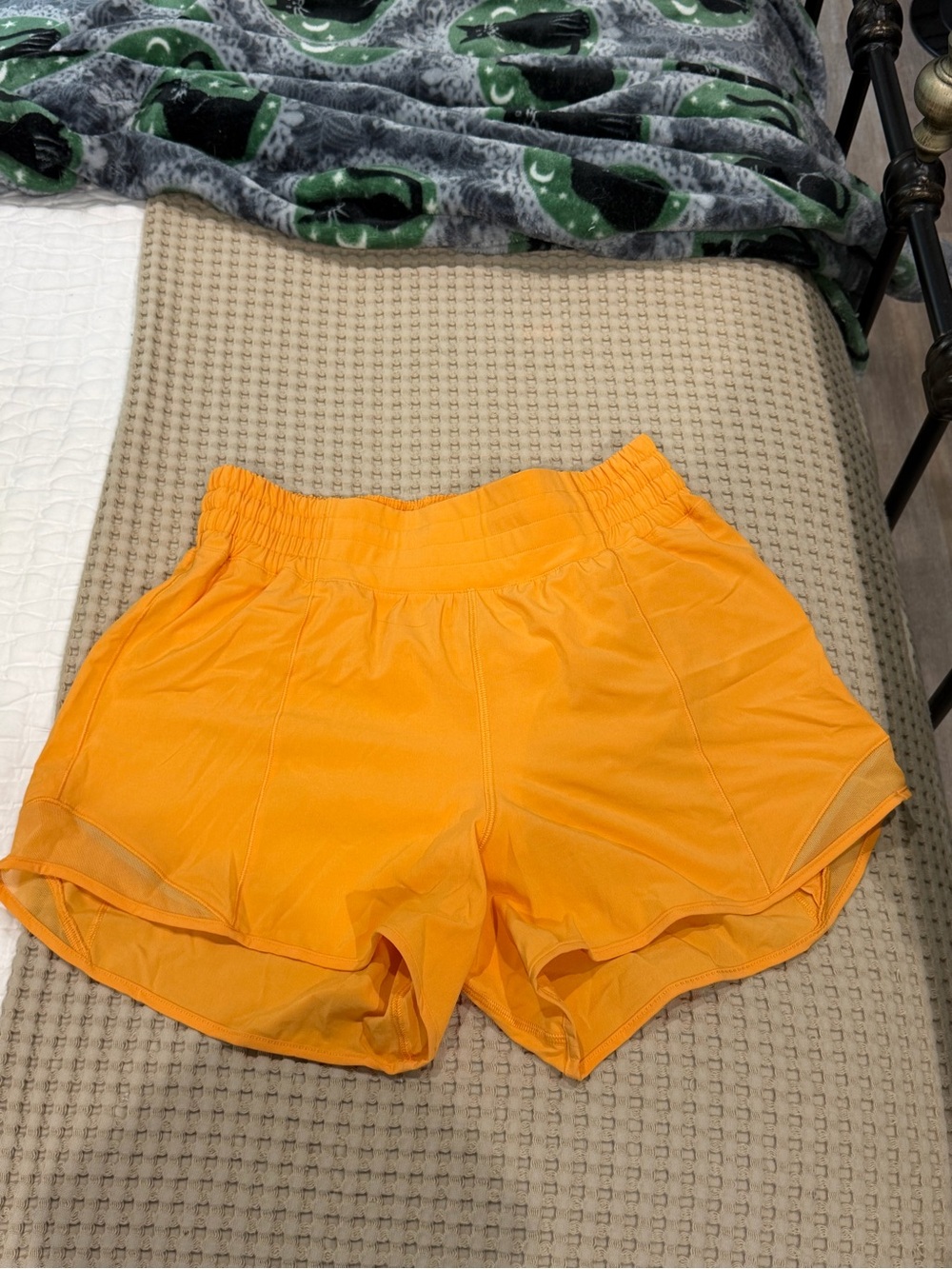 Lululemon Orange hotty hot 4” shorts size 6